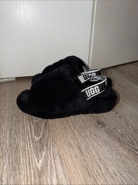 UGG Fluff Yeah Black Slippers cozy fleece size 8 shoes